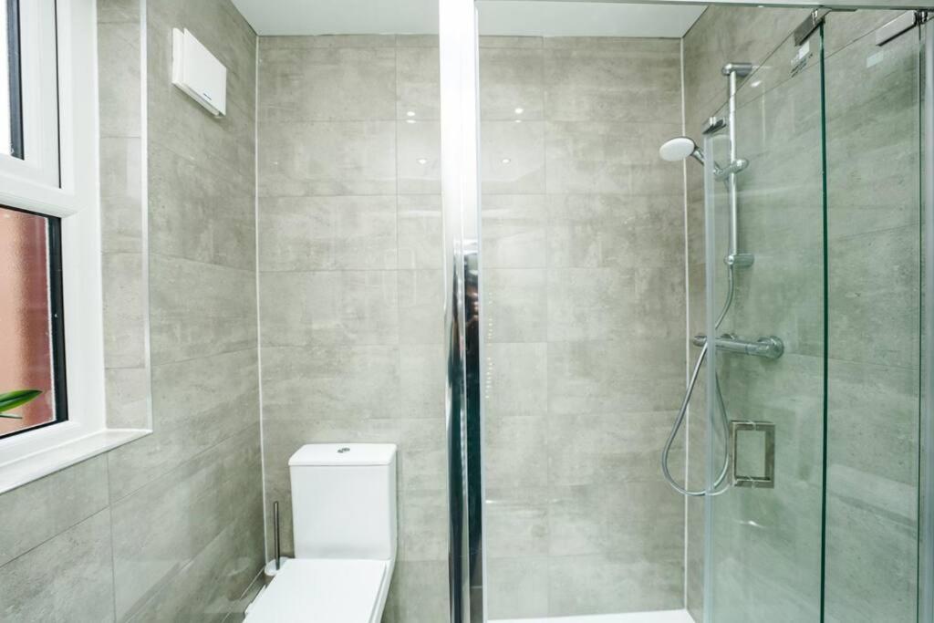 Newly Renovated Modern 4 Bed 3 Bath Apartment London Eksteriør bilde