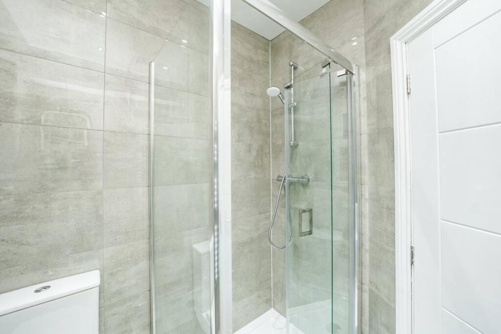 Newly Renovated Modern 4 Bed 3 Bath Apartment London Eksteriør bilde