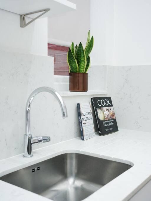 Newly Renovated Modern 4 Bed 3 Bath Apartment London Eksteriør bilde