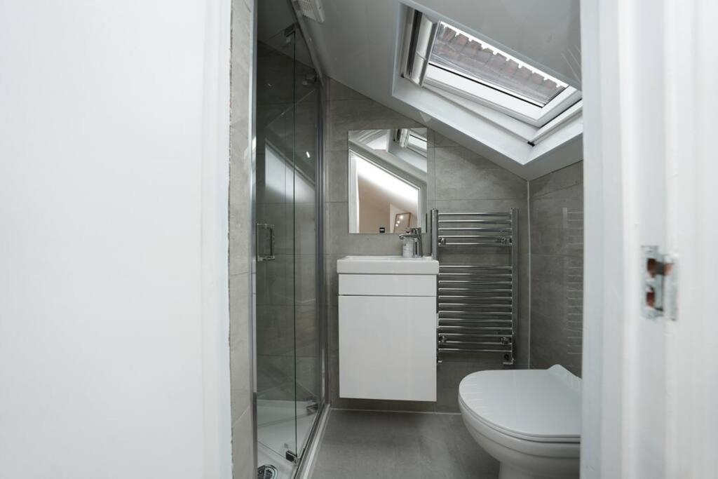 Newly Renovated Modern 4 Bed 3 Bath Apartment London Eksteriør bilde