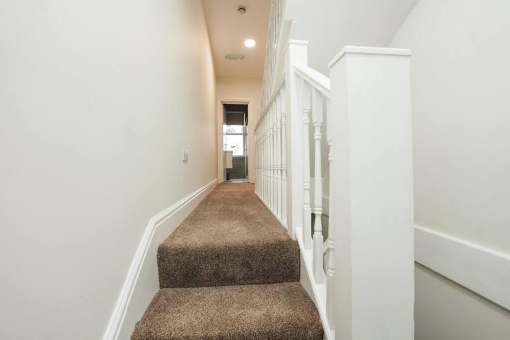 Newly Renovated Modern 4 Bed 3 Bath Apartment London Eksteriør bilde