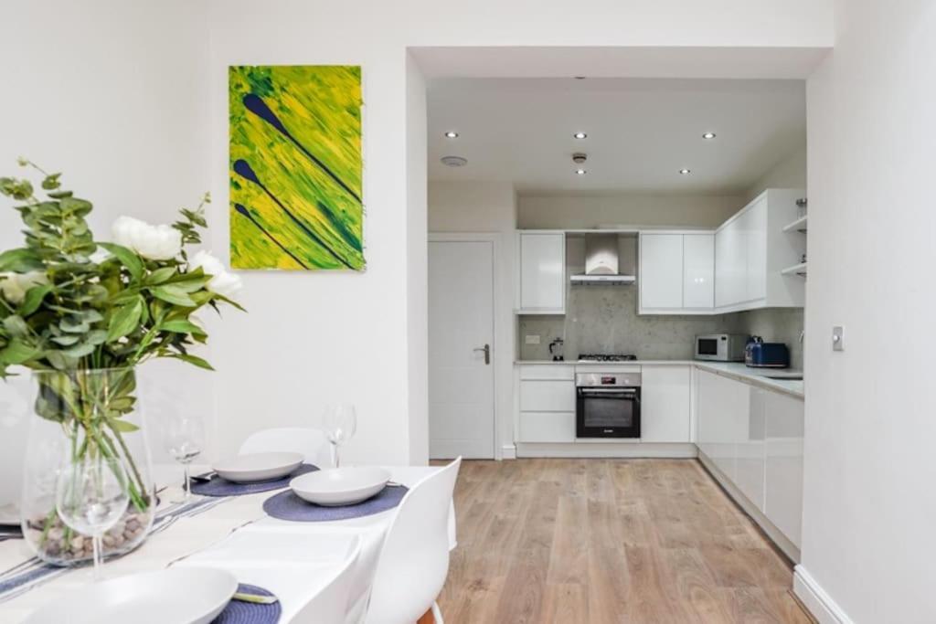 Newly Renovated Modern 4 Bed 3 Bath Apartment London Eksteriør bilde