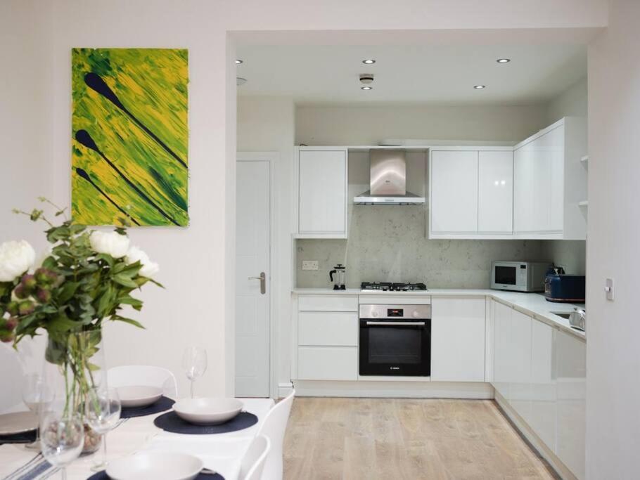 Newly Renovated Modern 4 Bed 3 Bath Apartment London Eksteriør bilde