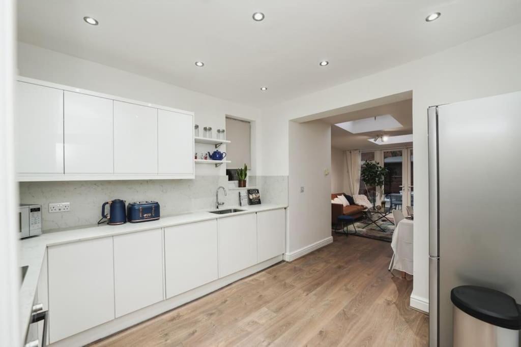 Newly Renovated Modern 4 Bed 3 Bath Apartment London Eksteriør bilde