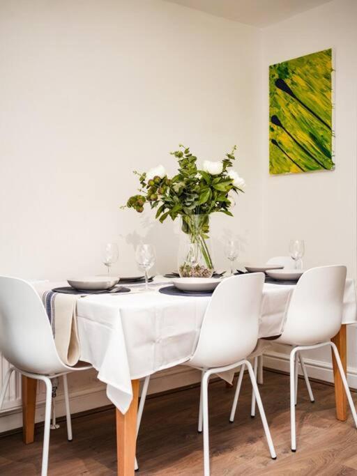 Newly Renovated Modern 4 Bed 3 Bath Apartment London Eksteriør bilde