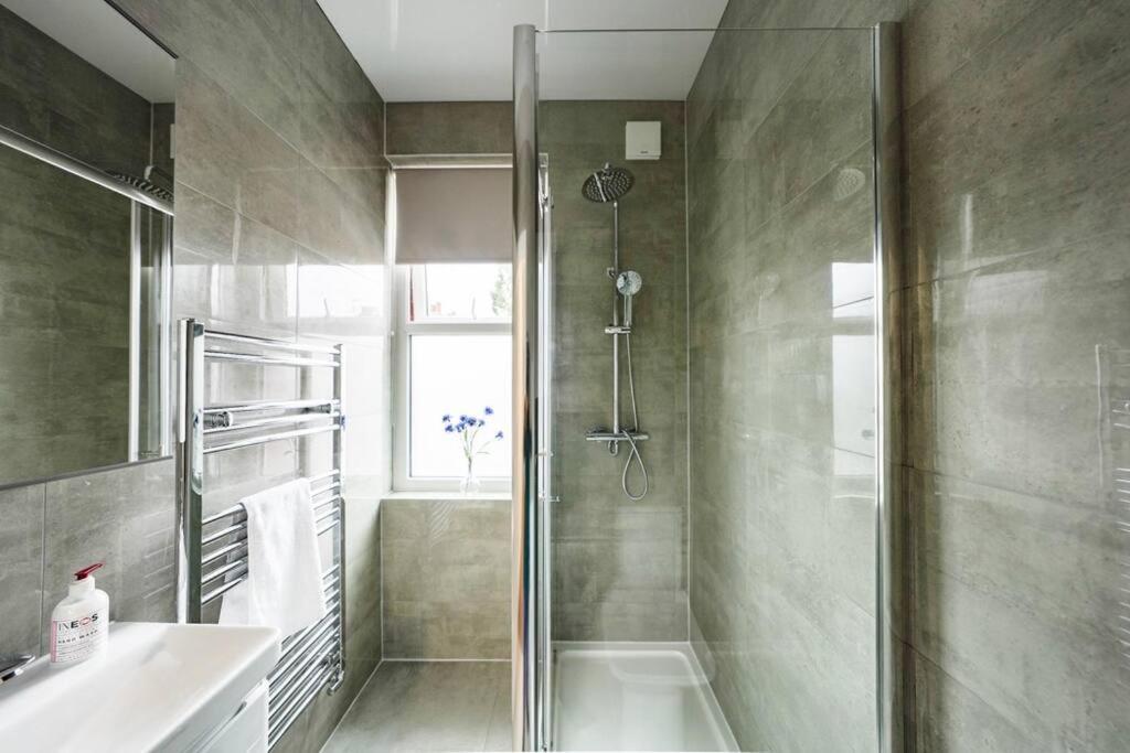 Newly Renovated Modern 4 Bed 3 Bath Apartment London Eksteriør bilde